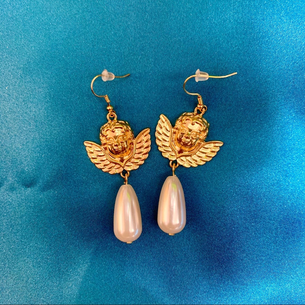 Cherub earrings with pearl drop 👼